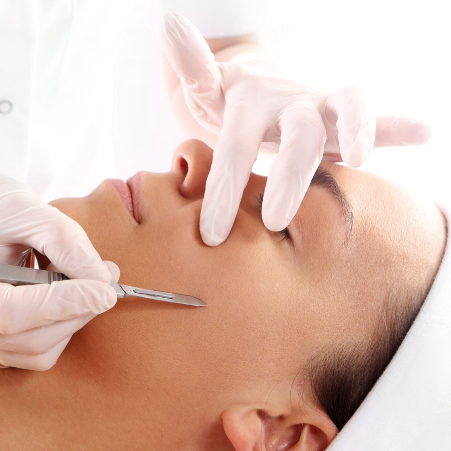 Los Pros y Los Contras Del Dermaplaning Facial
