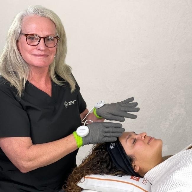 THE BENEFITS OF MICROCURRENT TREATMENT